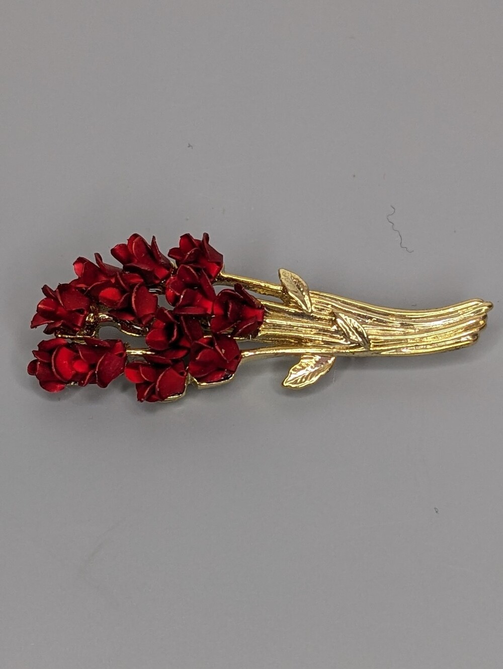 DMC97 Vintage Red Rose Bouquet Brooch Gold Tone Floral Pin 1990s Original Box